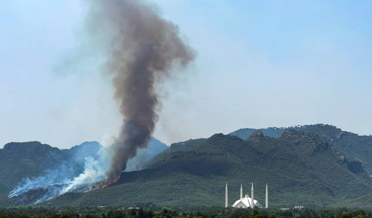 Fire breaks out again on Margalla Hills in Islamabad