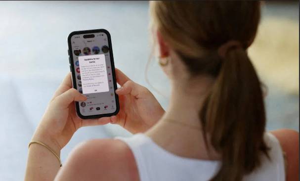 Australia forces porn sites to block under-18s from Monday