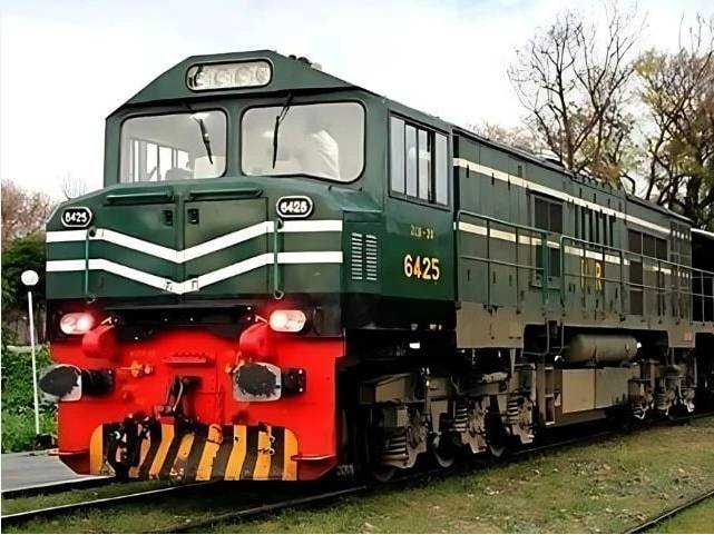 KP govt to run train in Peshawar Valley with Centre’s help