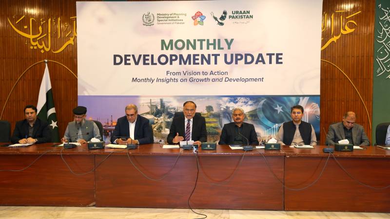 Country’s economy moving towards stability: Ahsan Iqbal 