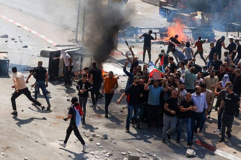 Palestinians say Israeli settlers kill one in West Bank attack