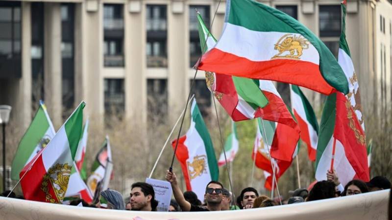 Protesters come out for Iran, against war in spots across the globe
