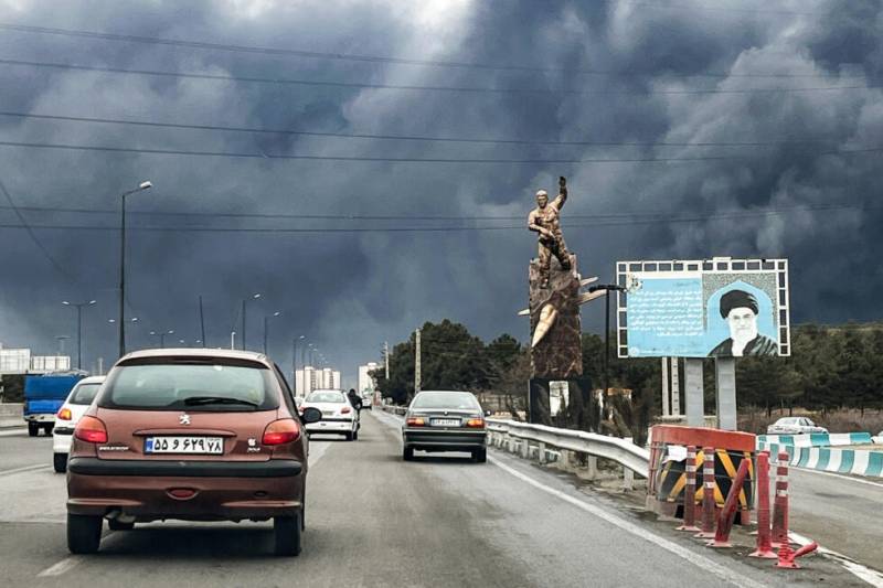Tehran plunged into darkness by smoke from burning oil