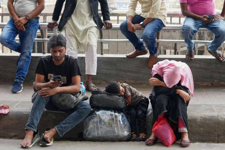 Thousands of Pakistanis stranded in Iran face delays in safe return
