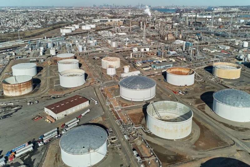 Oil plunges, stocks steady as Trump says Iran war over 'very soon'