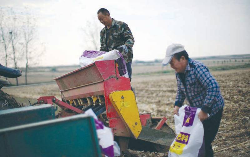 Fertilizer prices surge from Iran war, squeezing weary US farmers