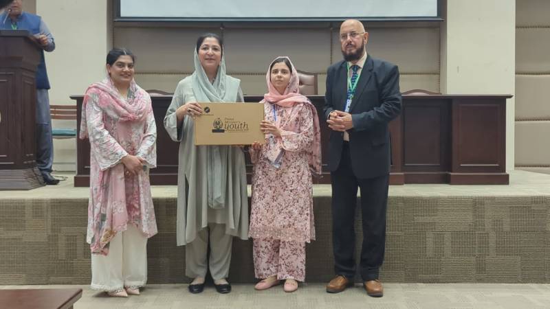 Free laptops distributed among students of Karachi’s Federal Urdu University