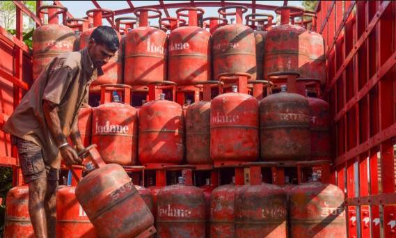 India tightens gas supplies over Mideast war, restaurants warn of closures