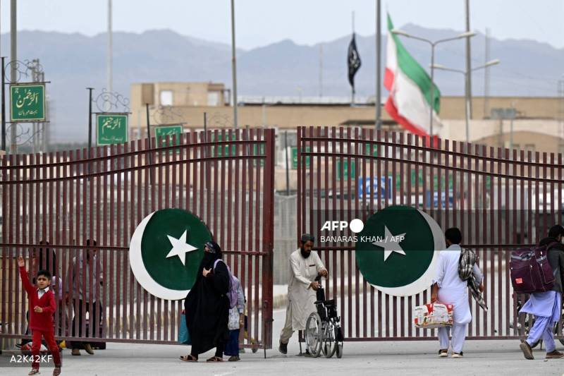 1,121 Pakistanis return home from Iran during last 10 days