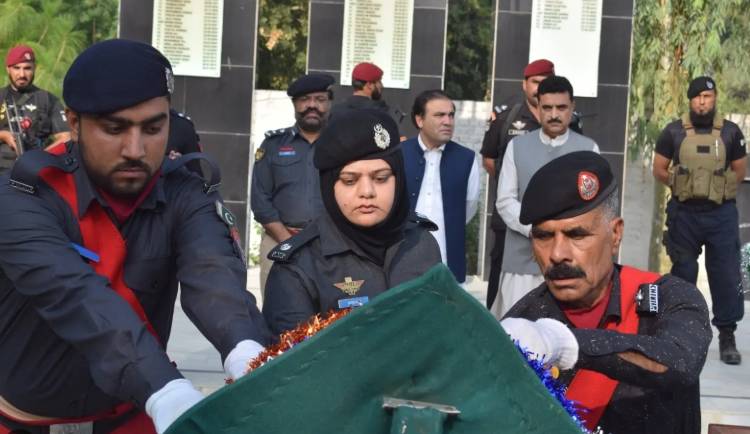 Cop, who was injured while foiling robbery bid in Peshawar, dies