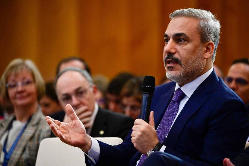 Turkey talking to both US and Iran in bid to end war, says minister