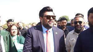 Kamran Tessori leaves Governor's House, departs for Umrah in Saudi Arabia