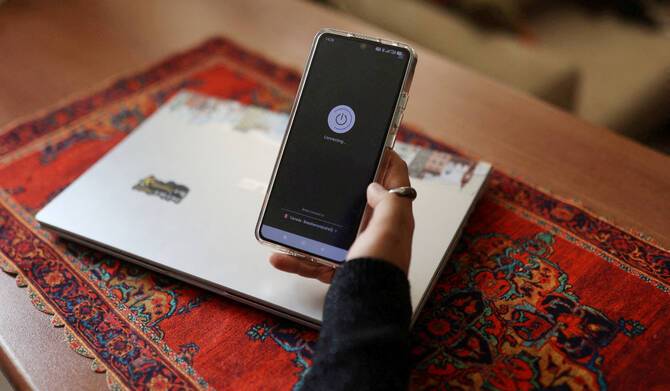 How Iranians are communicating through internet blackout