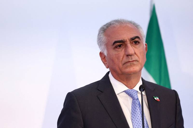 Son of ousted shah says ready for Iran transition 'under my leadership'