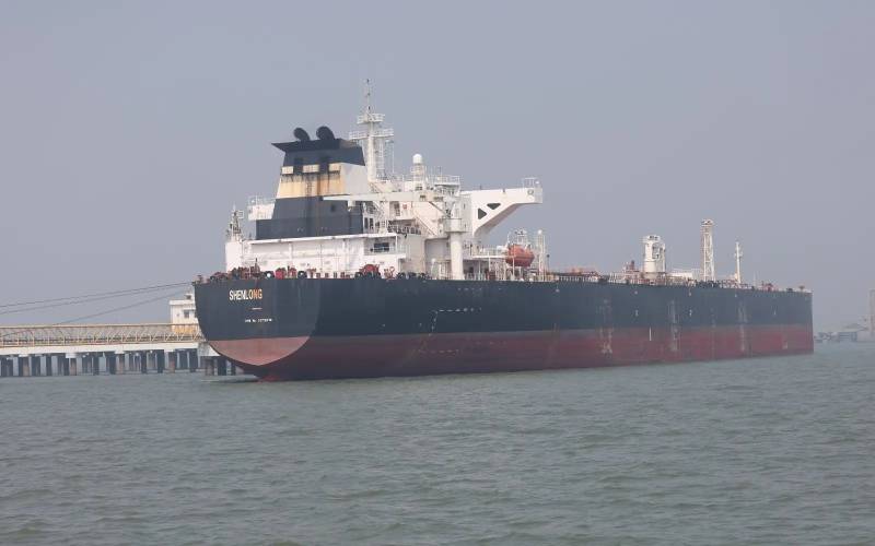Two India-bound tankers cross Strait of Hormuz: shipping ministry