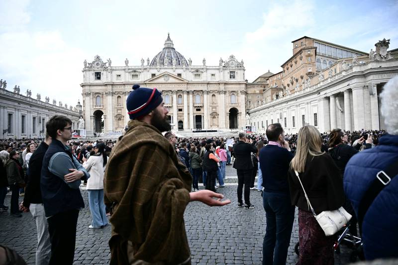 Pope criticises those who invoke God to wage war