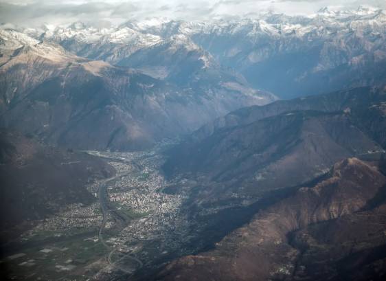 Switzerland disallows use of its airspace by US warplanes 