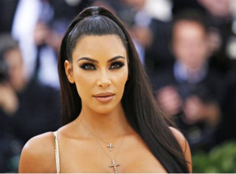 Kim Kardashian struggles to walk in towering heels