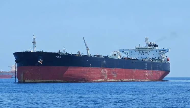 Pakistani oil tanker transits Strait of Hormuz with its automatic transponder system activated