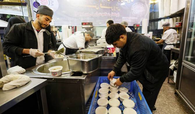 Iran announces 60 percent minimum wage hike