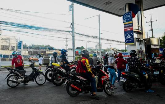 Cash handouts, fare hikes as Philippines battles soaring fuel costs