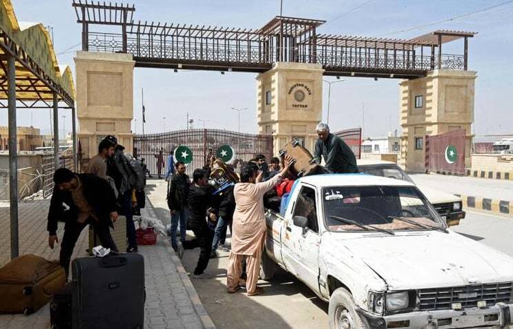 5,600 Pakistanis, 431 foreigners enter Balochistan from Iran so far