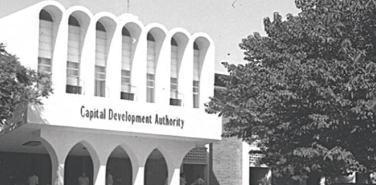 Thousands of CDA staffers protest cut in salaries, denial of Eid allowance
