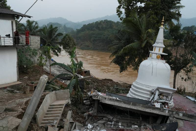 Sri Lanka growth slows after deadly cyclone