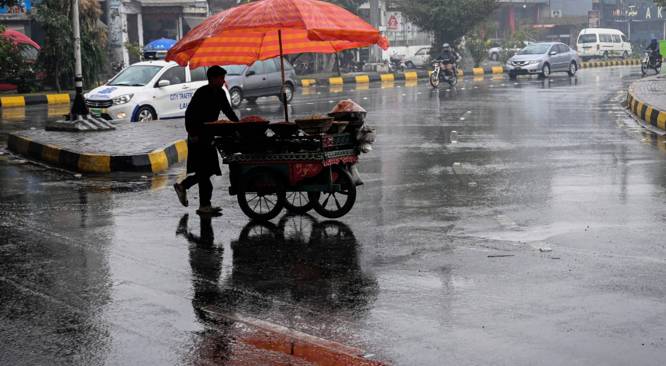 Temperatures plunge as rain, thunderstorms hit many Sindh cities