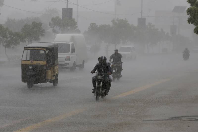 17 killed, dozens injured as stormy rains wreak havoc in Karachi