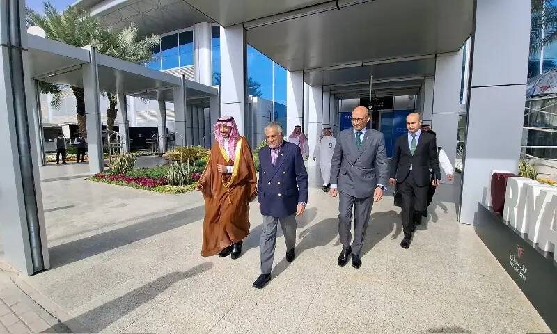 Ishaq Dar attends Riyadh moot, calls for dialogue and end to regional conflict