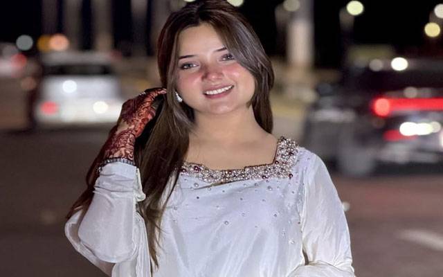 Rabeeca Khan fascinates fans in white ensemble  