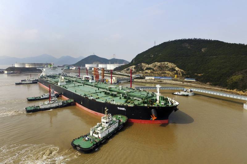 US mulls lifting sanctions on Iranian oil at sea