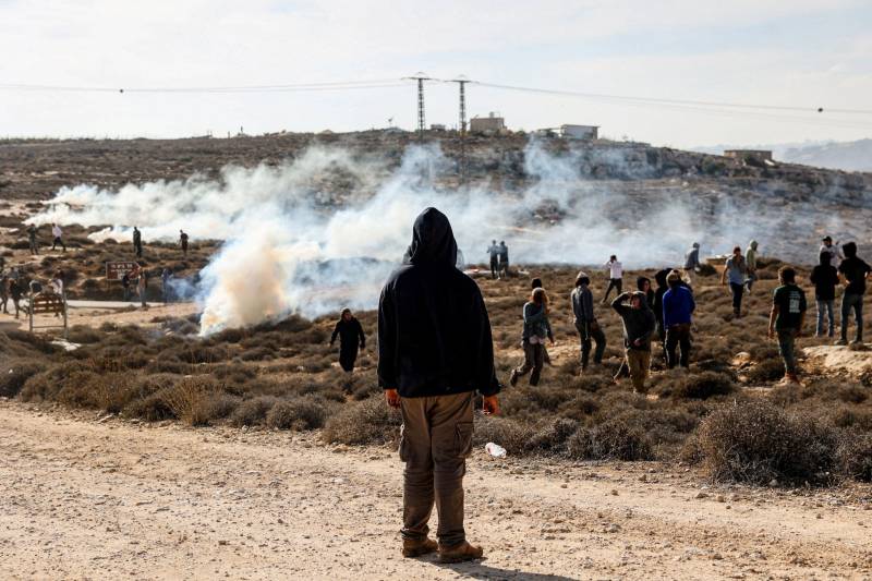 Israeli settlers burn buildings in attacks on West Bank villages