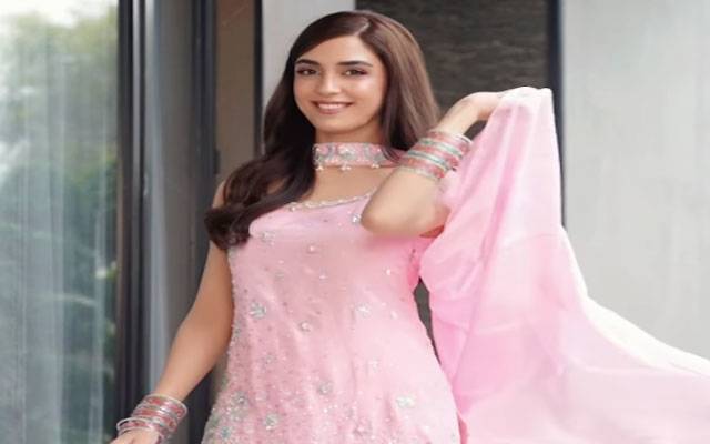 Maya Ali turns head in Stunning ROSE pink attire 