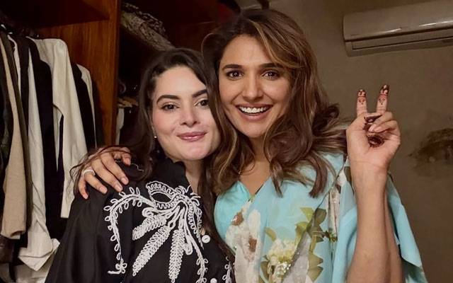 Amna Ilyas steals show at star-studded Eid dawat hosted by Minal Khan