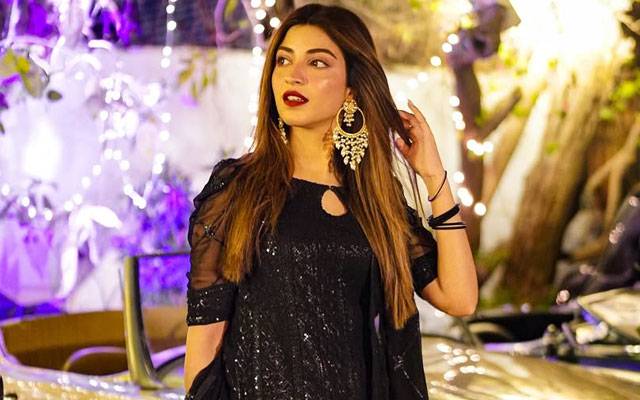 Kinza Hashmi owns night with fierce black statement
