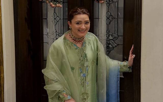 Momina Iqbal radiates grace in dreamy pastel ensemble