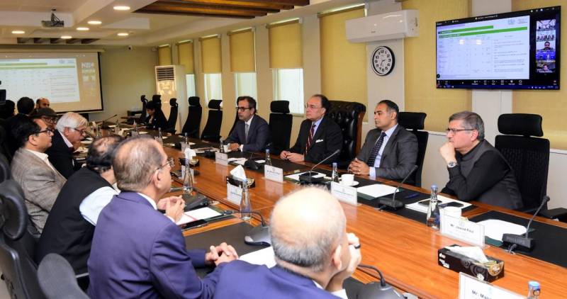 Govt assures stable fuel supply in Pakistan amid global oil price fluctuations