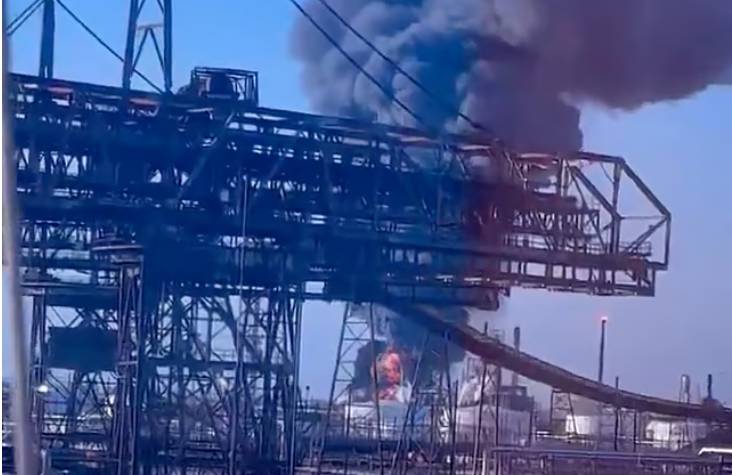 Evacuation ordered as explosion rocks US oil refinery in Texas