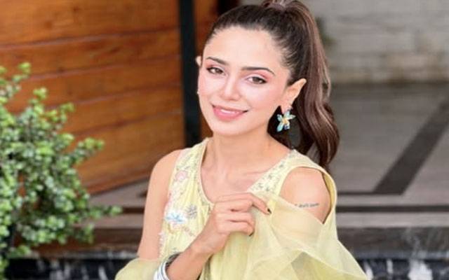 Aima Baig’s late Eid attire steals the spotlight amid PSL hype