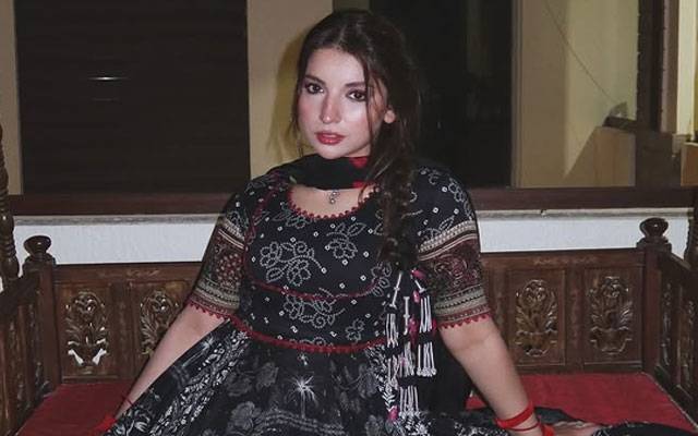 Dananeer Mobeen steals show in striking ANARKALI  