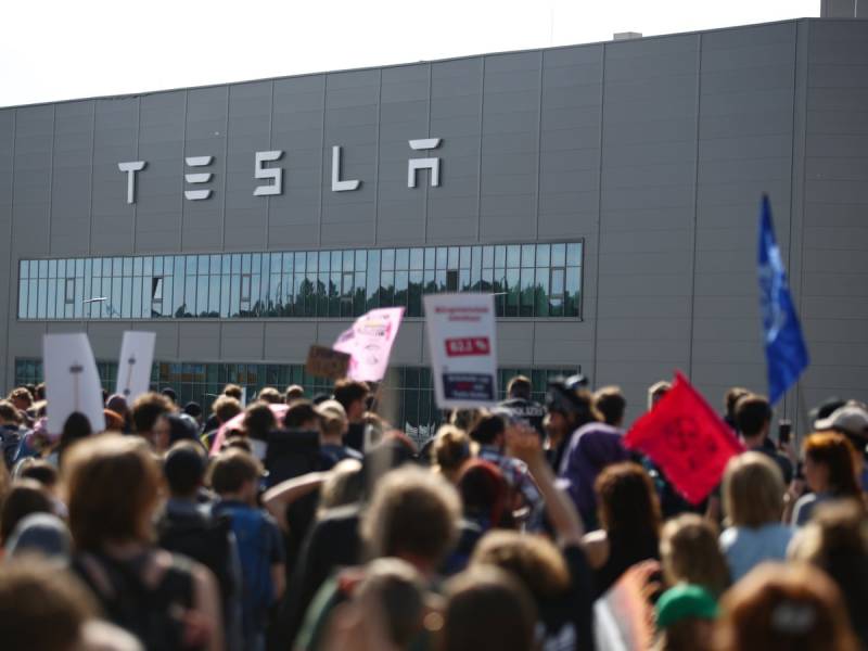 Germany's largest union takes Tesla to court