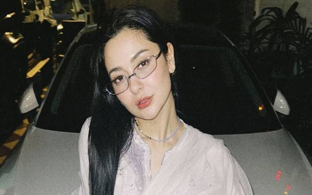 ‘Is it too late to say Eid Mubarak?’ Hania Aamir’s Eid dump charms fans