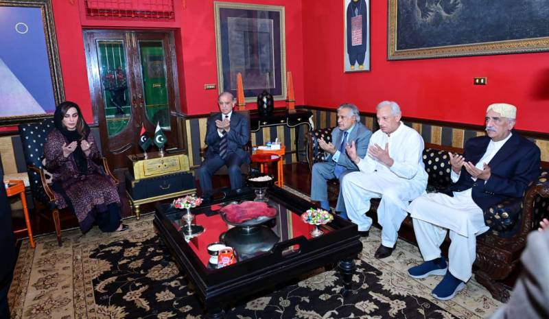 PM offers condolences with PPP Senator Sherry Rehman over demise of daughter 