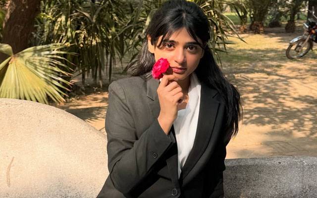 Sehar Khan’s cryptic post “Something’s About to Break” sparks fan frenzy