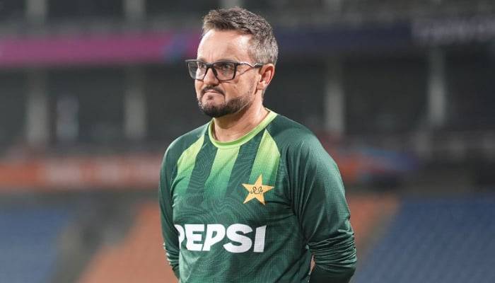 Mike Hesson undergoes successful back surgery in Lahore