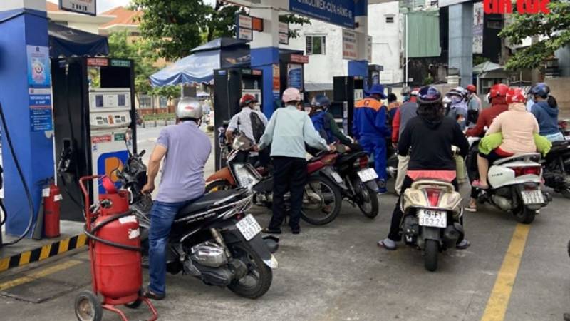 Vietnam cuts petrol prices by a quarter