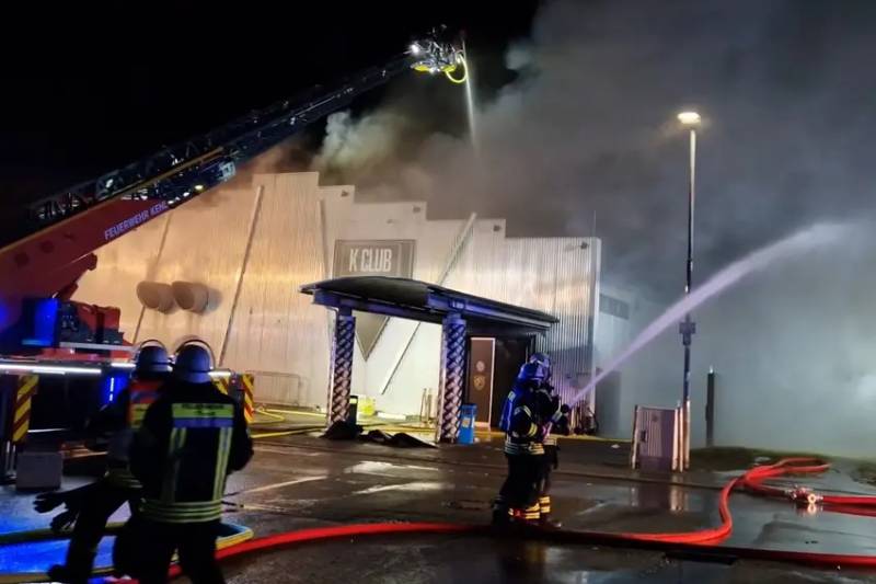 Hundreds flee as fire rips through German nightclub