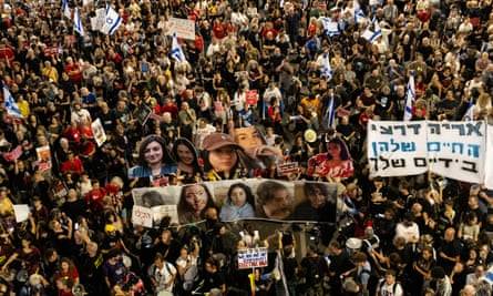 Hundreds of Israelis protest against war, clash with police